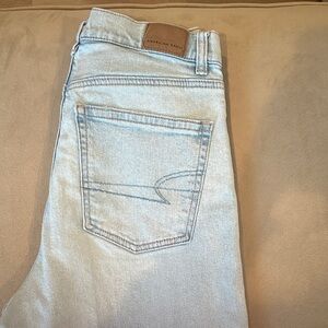 American Eagle Women’s size 6 jeans Regular Length!